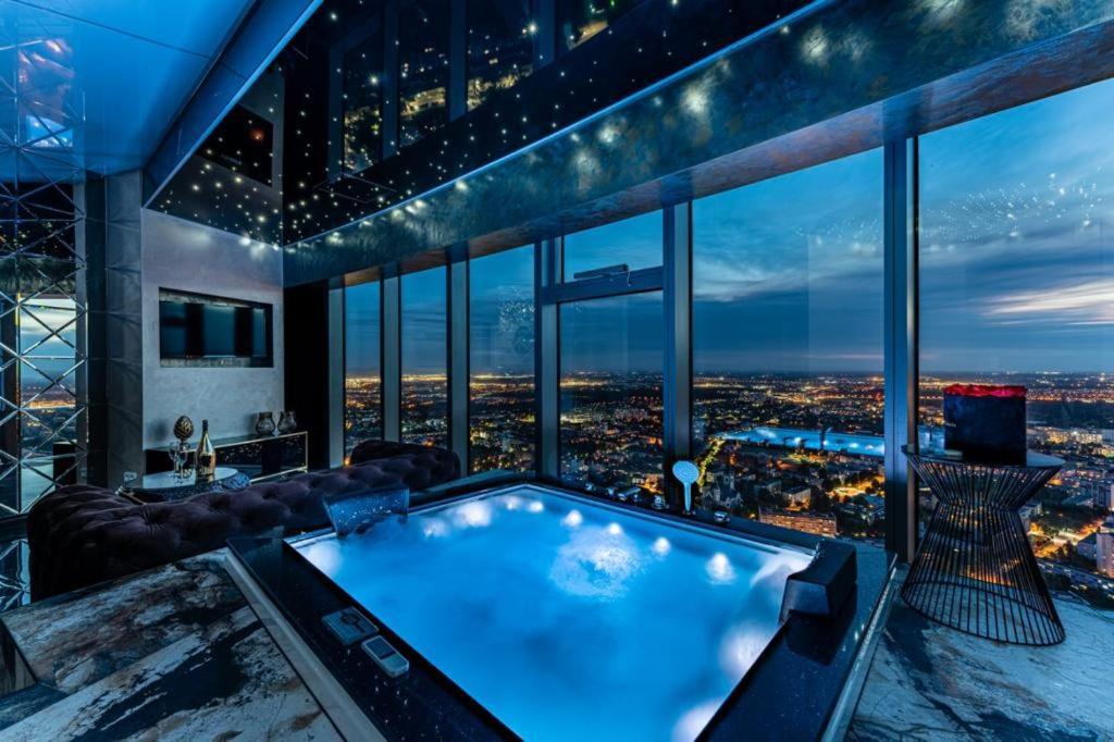 Apartamenty Sky Tower Z Jakuzzi Przy Oknie ヴロツワフ エクステリア 写真